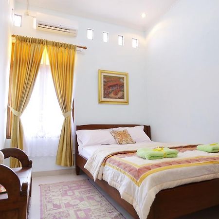 Griya Kedasih Guesthouse Джокякарта Екстериор снимка