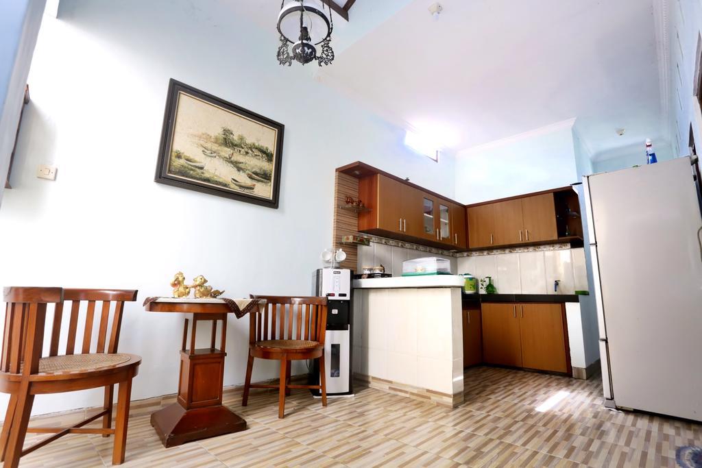 Griya Kedasih Guesthouse Джокякарта Екстериор снимка