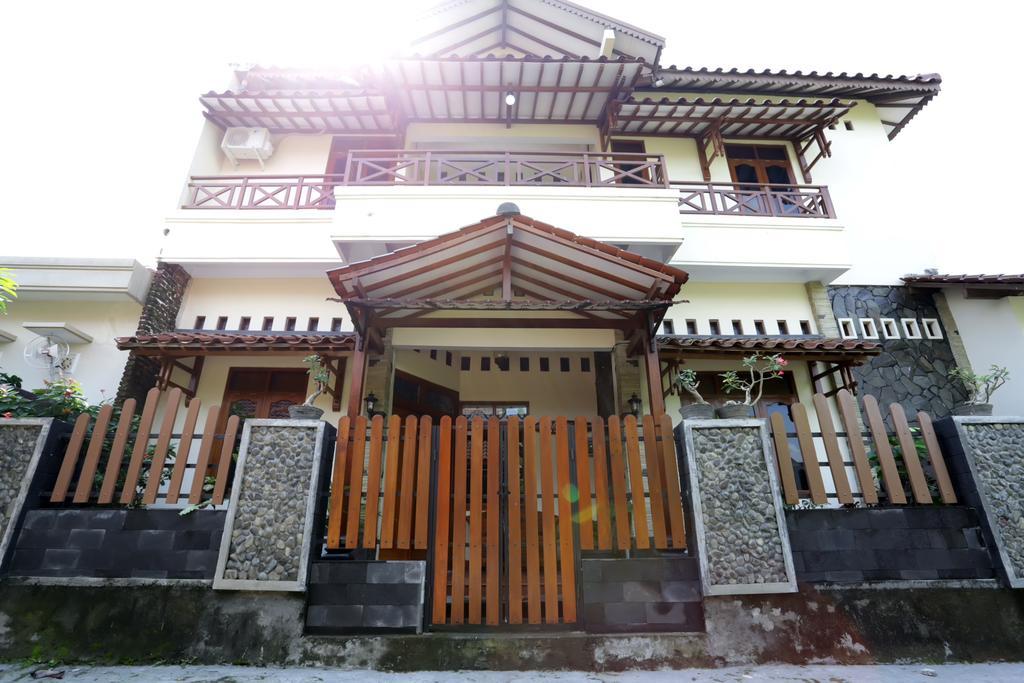 Griya Kedasih Guesthouse Джокякарта Екстериор снимка