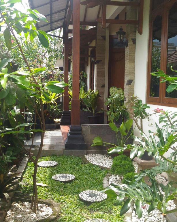 Griya Kedasih Guesthouse Джокякарта Екстериор снимка